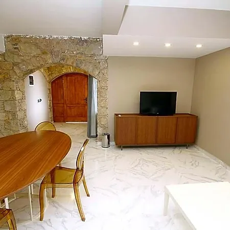 Vega Aparts فندق